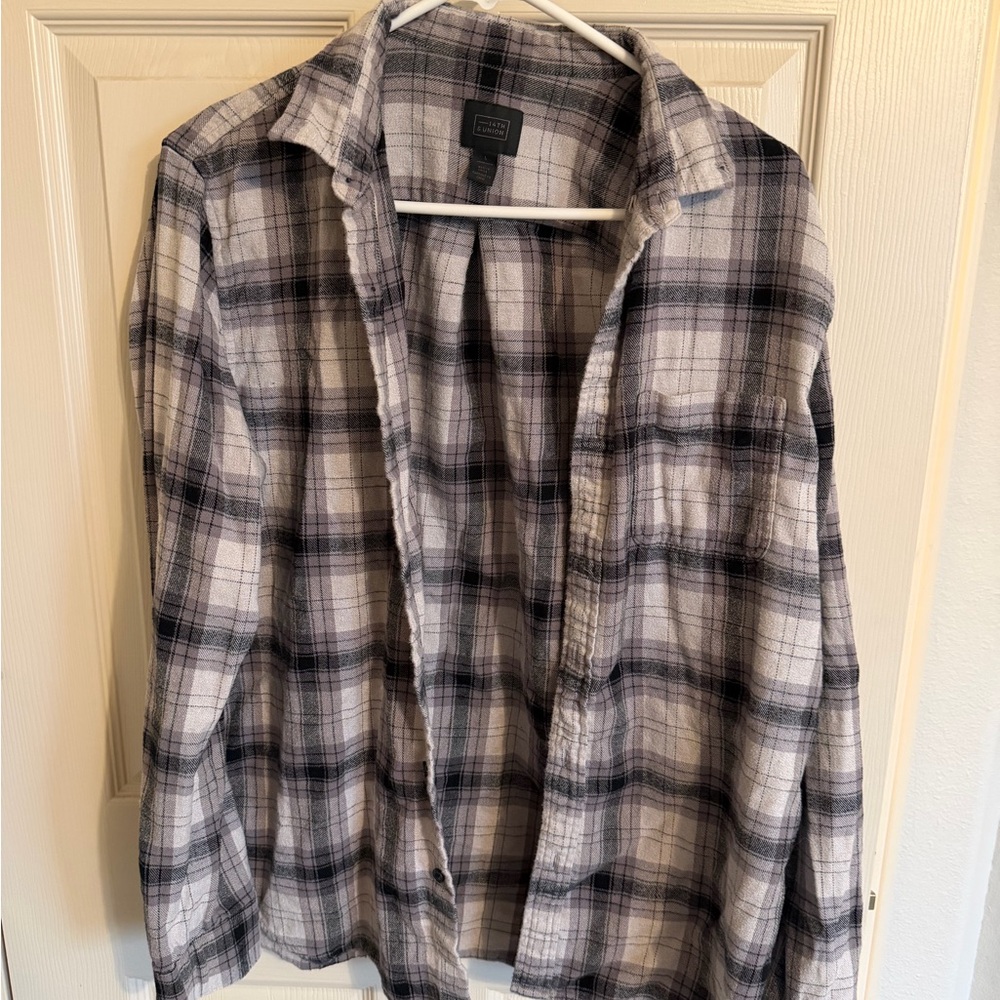14th & Union Gray and Black Plaid Shirt